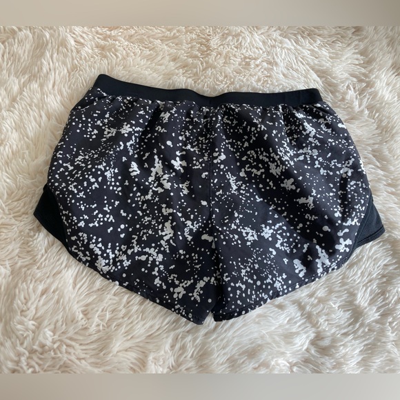 Under Armour Black HeatGear Shorts - Picture 3 of 3